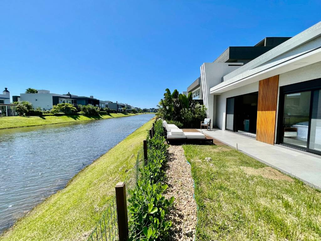 Casa em Condomínio 4 dormitórios para venda, Parque Antártica em Capão da Canoa | Ref.: 14664