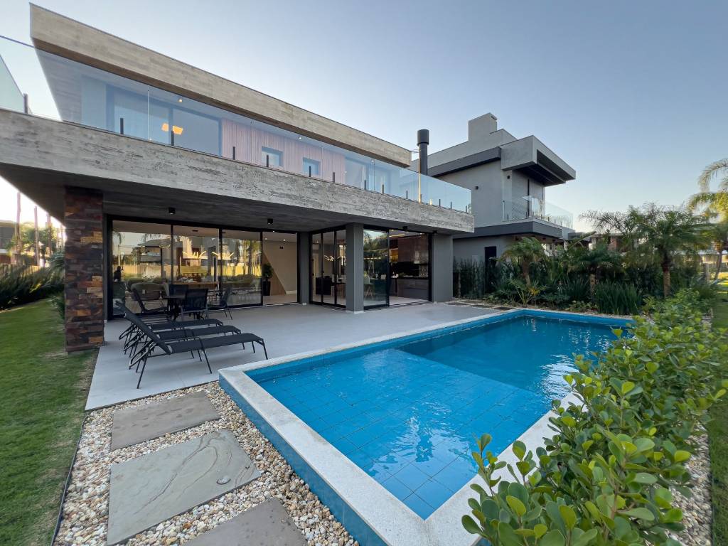Casa em Condomínio 6 dormitórios para venda, Parque Antártica em Capão da Canoa | Ref.: 15626